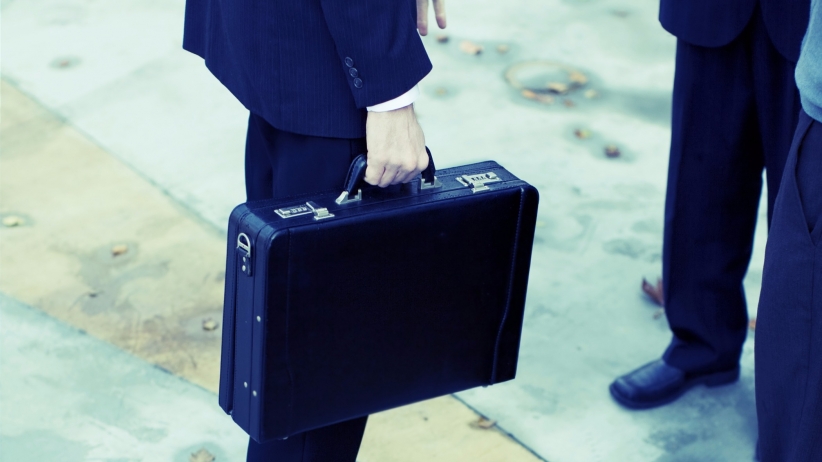 20150428143624-business-structure-men-businessman-suitcase-meeting-talking